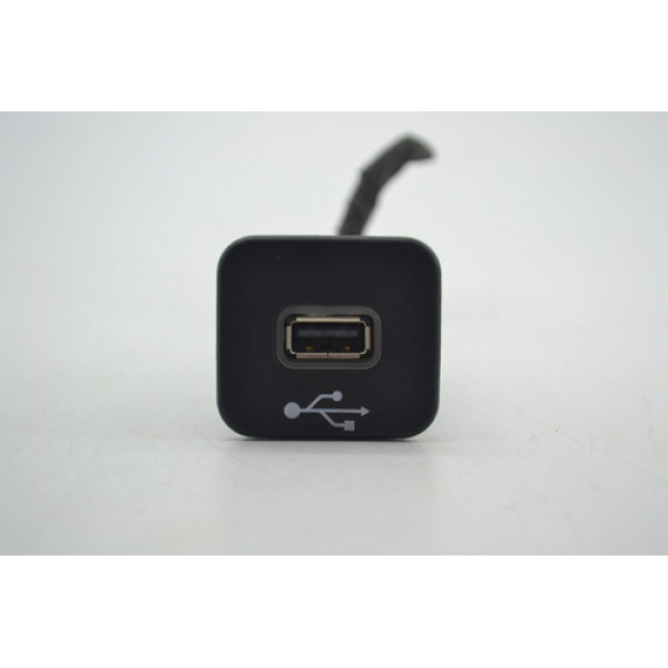 Conector Entrada Usb Auxiliar Jeep Compass Original