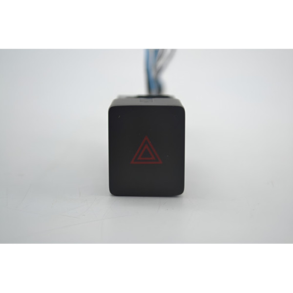 Botão Interruptor Pisca Alerta Painel Nissan Versa Original Preto Botão Interruptor Pisca Alerta Painel Nissan Versa Original Preto