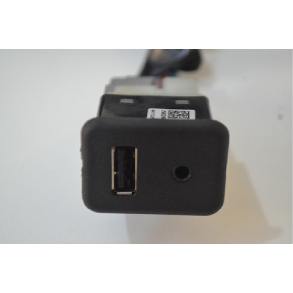 Entrada Usb Auxiliar Console Chevrolet Camaro 2013 Original