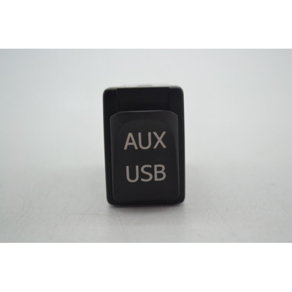 Botão Saída Entrada Usb Auxiliar Toyota Corolla Original