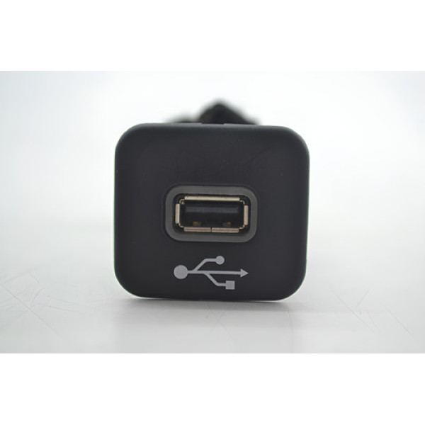 Entrada Usb Console Fiat Strada 2020 2021 Original