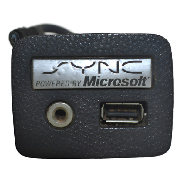 Moldura Com Entrada Usb Auxiliar Ford Fiesta 2011 Original Preto