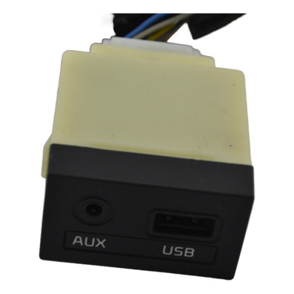 Entrada Conector Usb Auxiliar Kia Cerato 2014 Original