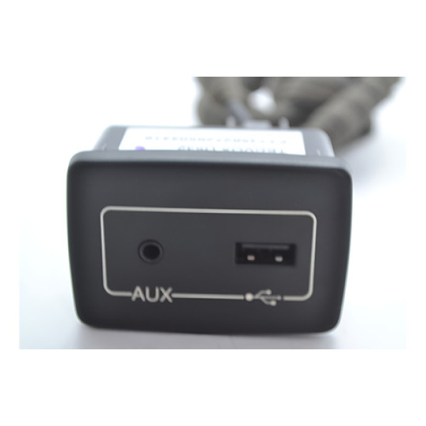 Entrada Usb Auxiliar Console Fiat Mobi 2019 Original