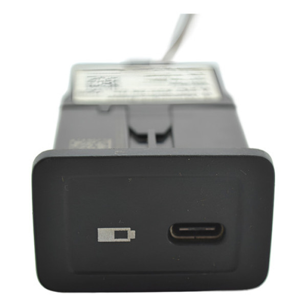 Entrada Usb Tipo C Console Mercedes Sprinter 2021 Original