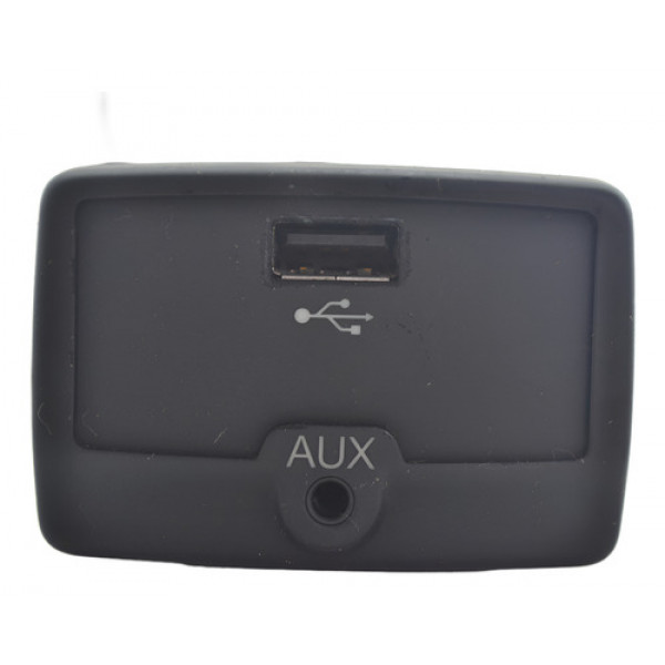 Entrada Usb Auxiliar Console Fiat Punto 2016 Linea Original