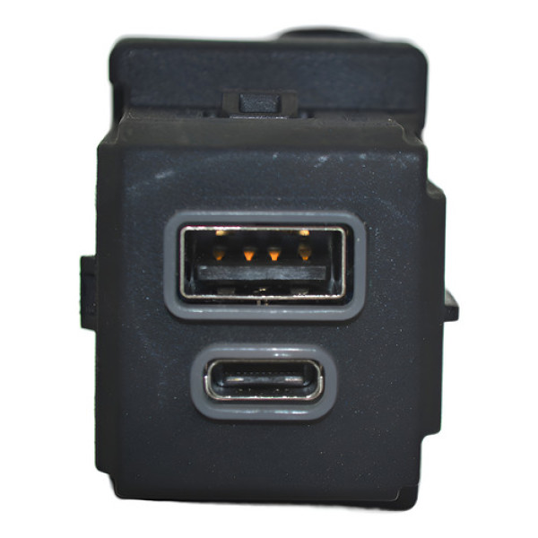 Entrada Usb Tipo C Console Fiat Fastback 2023 Original