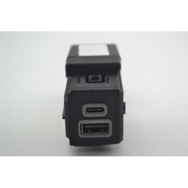 Entrada Usb Tipo C Console Fiat Toro 2023 Original