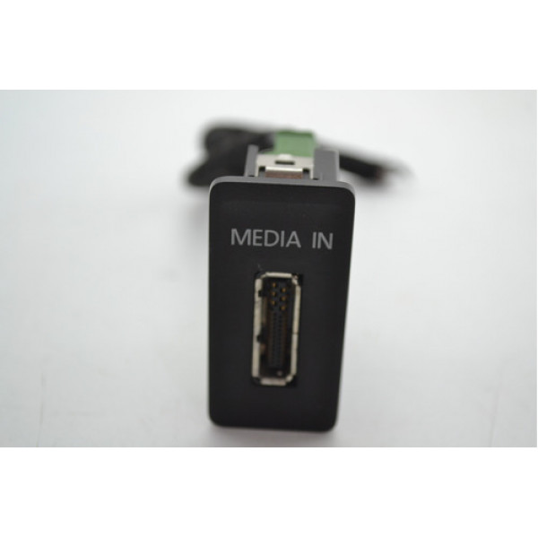 Entrada Conector Media In Vw Golf 2014 Original 5g0035222a