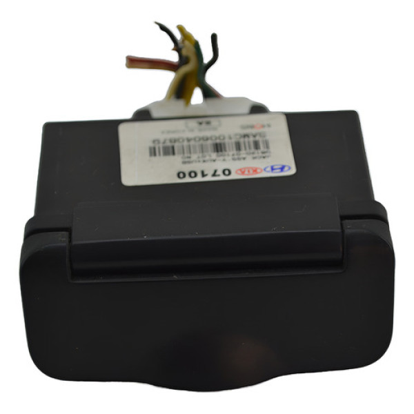 Entrada Conector Usb Auxiliar Console Kia Picanto 2011 Origi Preto