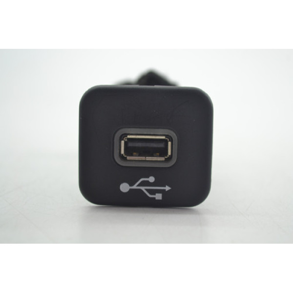 Entrada Usb Console Fiat Strada 2020 2021 Original