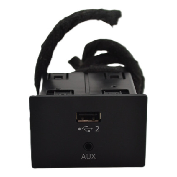 Entrada Conector Usb Auxiliar Audi A3 Sedan 2020 Original