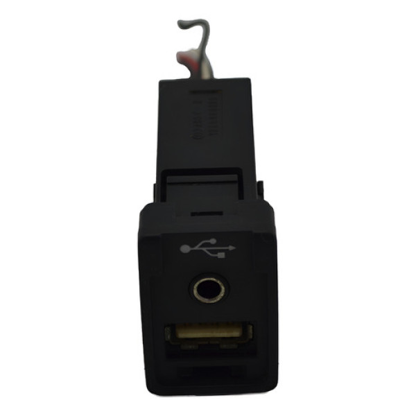 Entrada Conector Usb Auxiliar Console Toyota Hilux 2015 Orig