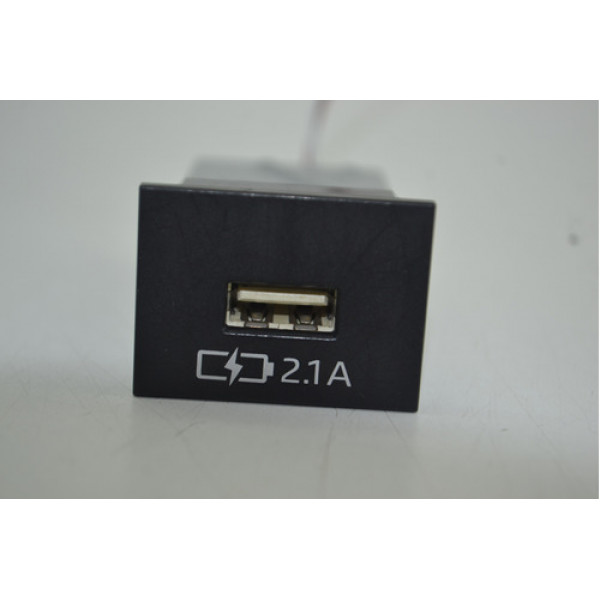 Tomada Entrada Energia Usb Toyota Corolla 2019 Original