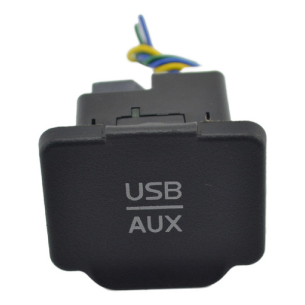 Entrada Conector Usb Auxiliar Nissan Versa 2013 Original