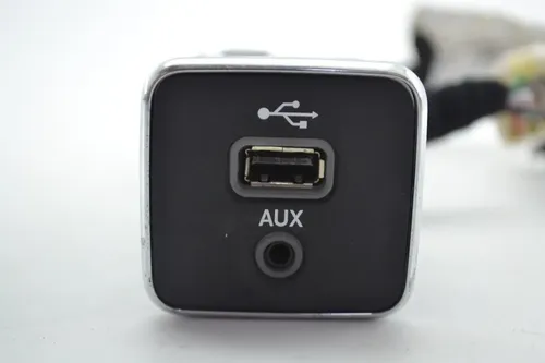Conector Entrada Usb Auxiliar Jeep Compass Original