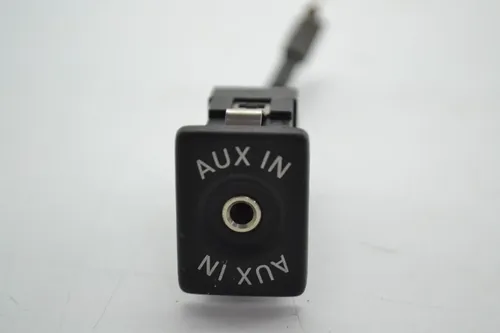 Entrada Conector Auxiliar Console Vw Jetta 2012 Original
