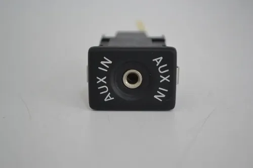 Conector Entrada Auxiliar Volkswagen Jetta 2012 Original